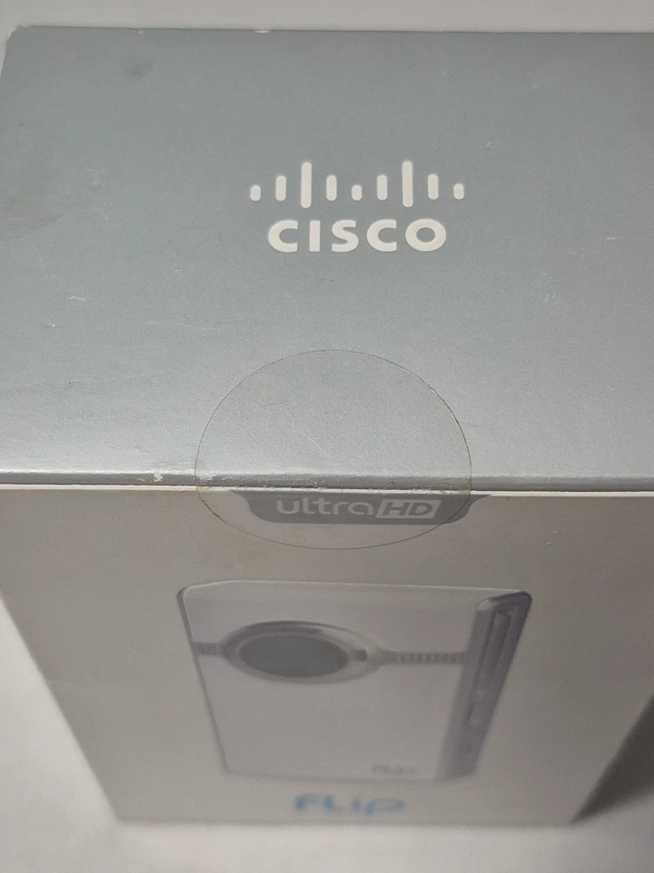 Cisco Flip Video UltraHD Video Camera (White, 1 Hour) U260W Brand New Sealed 4GB - Image 3 of 4