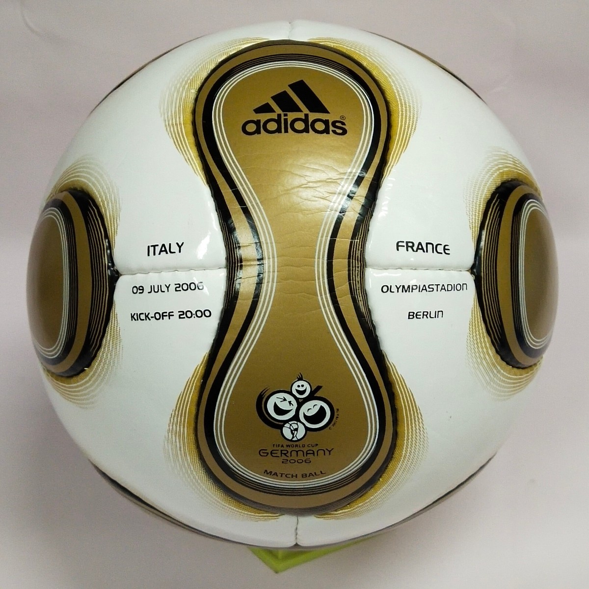 Official Adidas Teamgeist FIFA World Cup 2006 Germany 4 Piece Ball