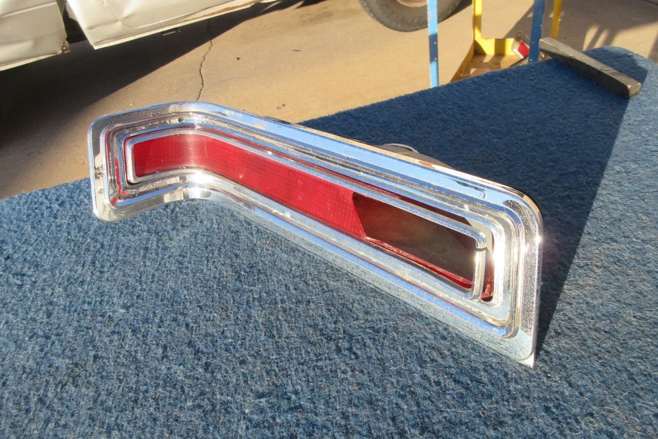 1966 Chrysler Newport LEFT TAIL LIGHT ASSEMBLY Foto 2 de 4