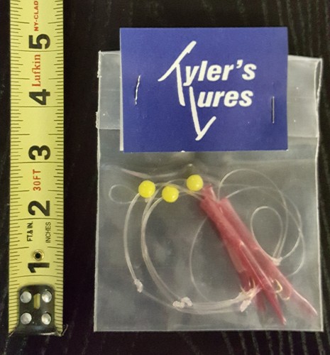 Plataforma Tyler Tackle 27 pulgadas con 3 mangueras rojas y cuentas amarillas - Imagen 1 de 2