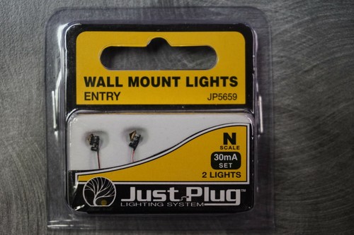 WOODLAND SCENCIS {JP5659}  Wall Mount lights Entry  N - scale YANKEEDABBLER - Picture 1 of 3