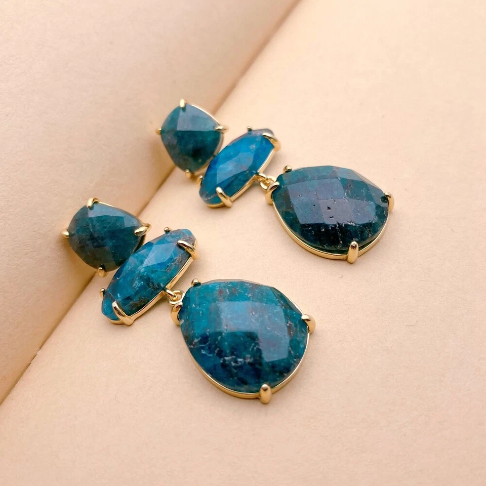 Aretes colgantes de piedras preciosas azules naturales apatita chapadas en oro Foto 4 de 4