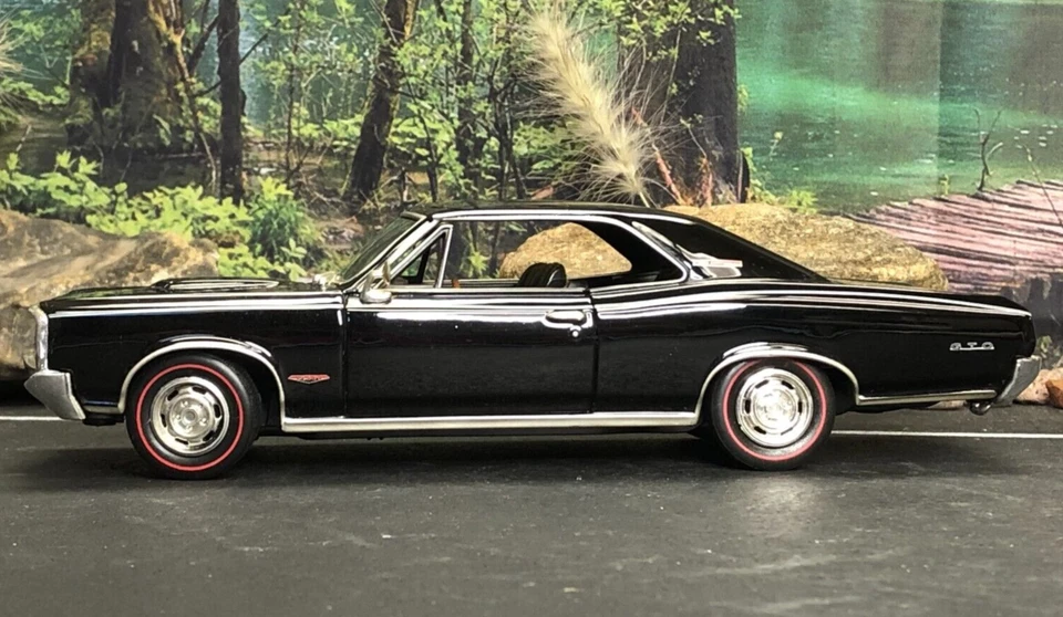 Classic Metal Works PONTIAC BOBCAT GTO 1:24 Diecast SMOKE DAMAGE Parts/Restore - Image 2 of 4