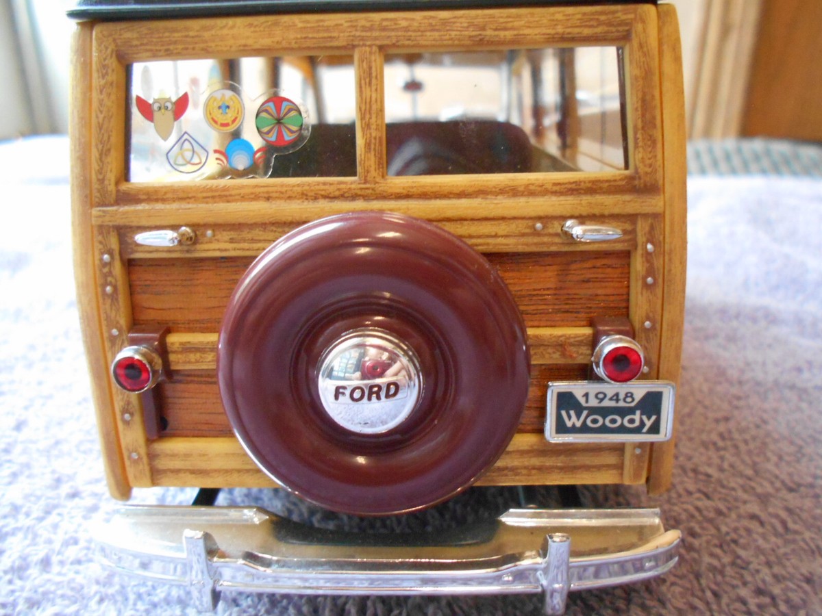 1948年 FORD WOODY 1/18 ビッグサイズ ダイキャストメタル s-l400.jpg
