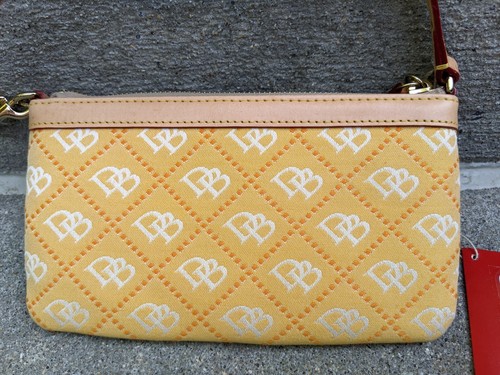Dooney & Bourke 🌻 Sunflower Yellow Quilt Large Slim Wristlet - Picture 2 of 6