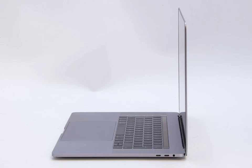 Apple MacBook Pro 15" mid-2017 i7 7th Gen 16GB RAM 500GB SSD Radeon GPU Touch ID - Image 4 of 4