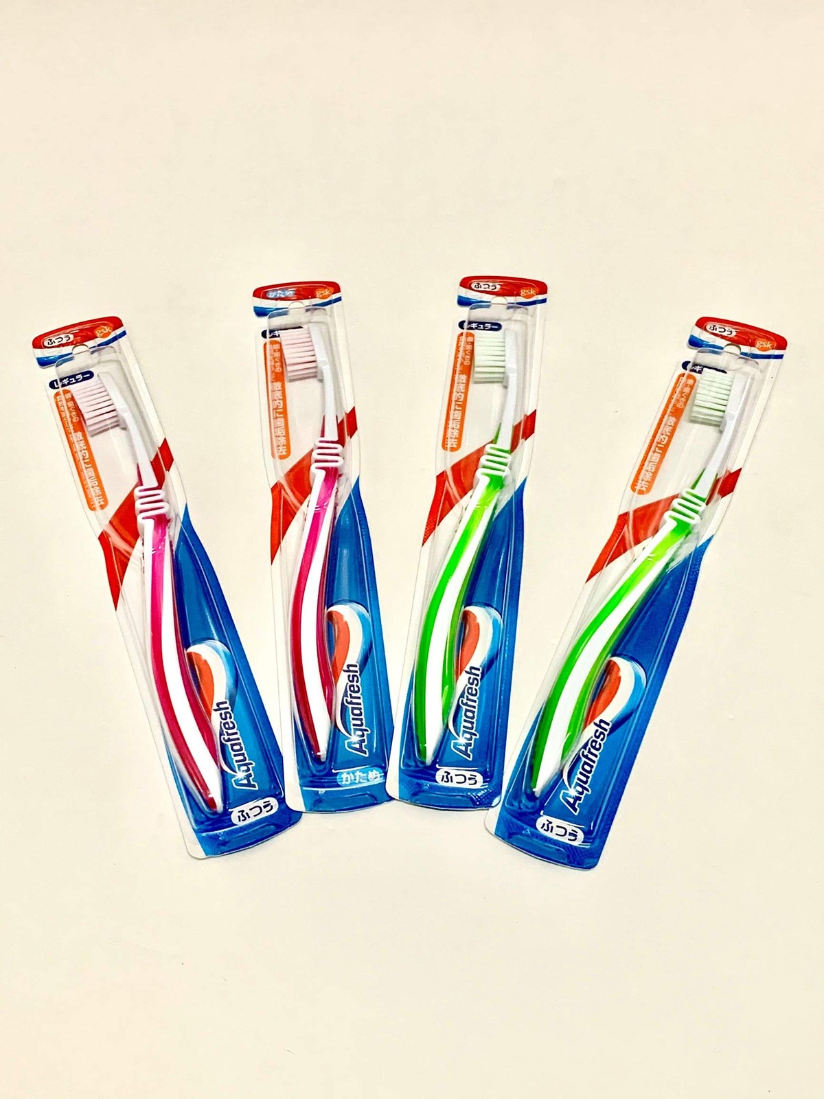 Aquafresh Toothbrush Regular Regular 4 Pieces Set