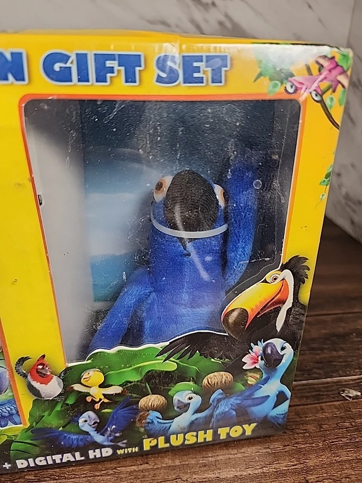 ☆SEALED☆ ~Gift Set Rio 2 w/ Plush Toy Blue-Ray|DVD|Digital Target~ ☆RARE☆ - Image 3 of 4