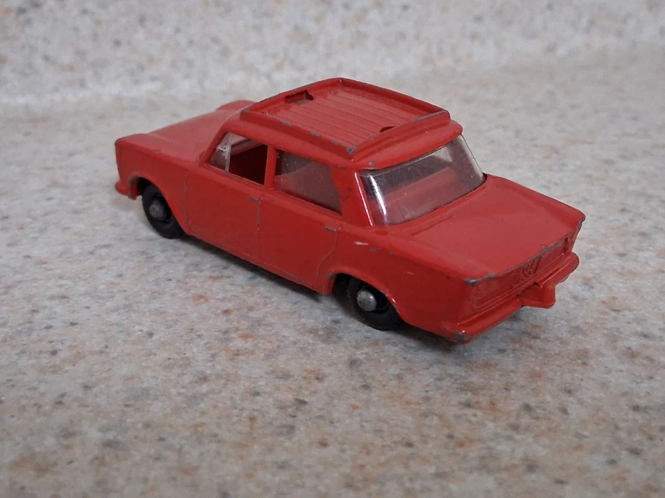 🔥RARE🔥 Vintage Lesney Matchbox Diecast Red Fiat 1500  #56 No Luggage - Image 4 of 4