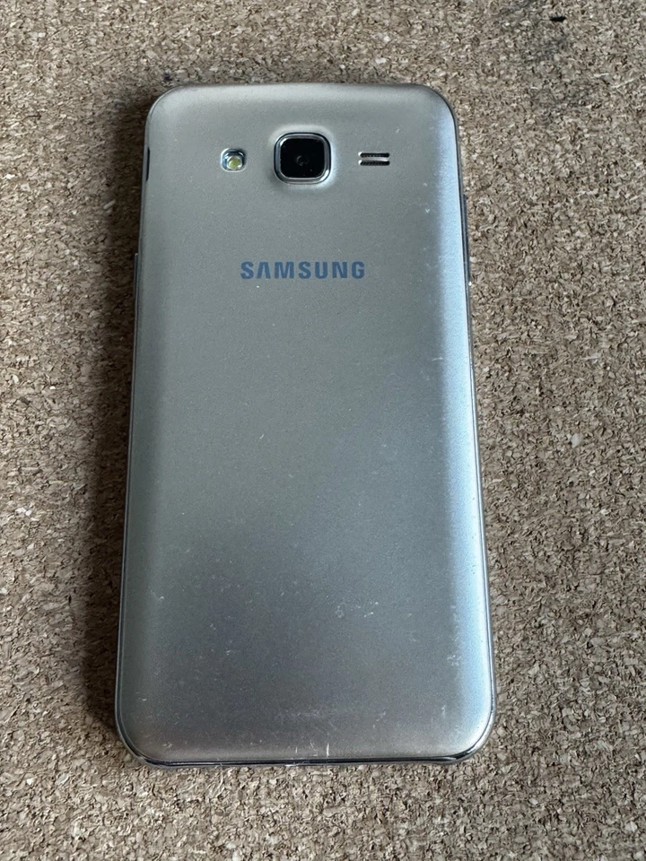 Samsung Galaxy J5 Duos Gold, Foto 2 von 4
