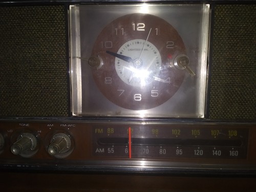 Vintage GE Clock Radio Model C1543B Wood Cabinet Working - Picture 2 of 7