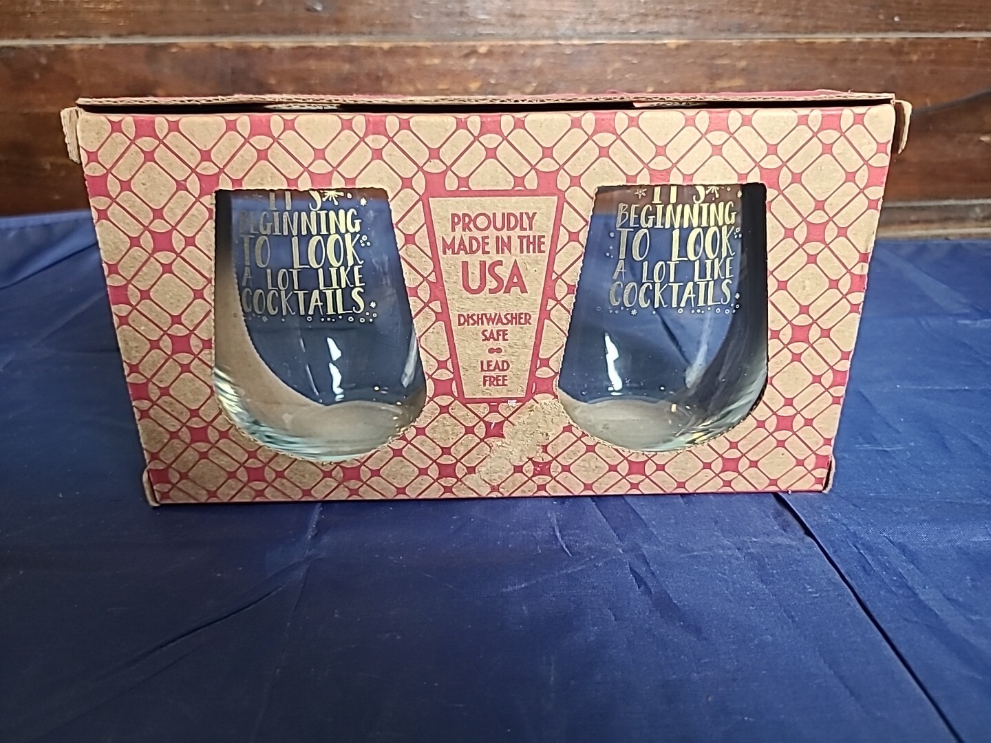 Juego de 2 copas de vino Rae Dunn "Comenzando a parecerse mucho a los cócteles" Navidad
