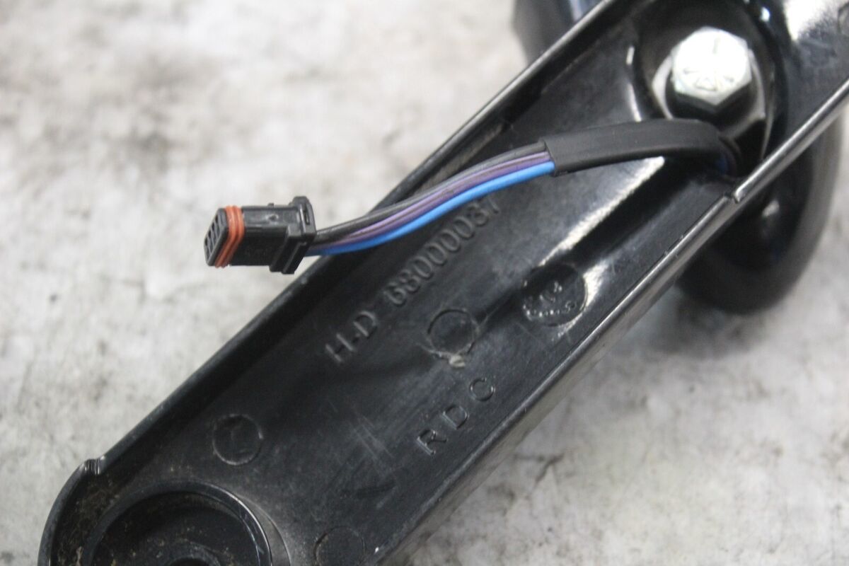 STREETGLIDE TURN SIGNAL BAR LEFT BLACK LED HARLEY DAVIDSON STREETGLIDE TURN SIGNAL BAR LEFT BLACK LED HARLEY DAVIDSON