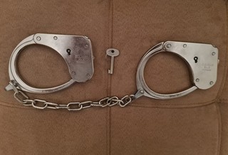 Orginal Clejuso Hand/ Fußschellen Nr. 8 aus Deutschland Schlüssel Paar 2/2