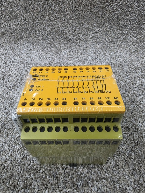 New Sealed  Pilz PZE9  Expansion Module 774143 PZE 9 110- 120VAC 8n/o In/c