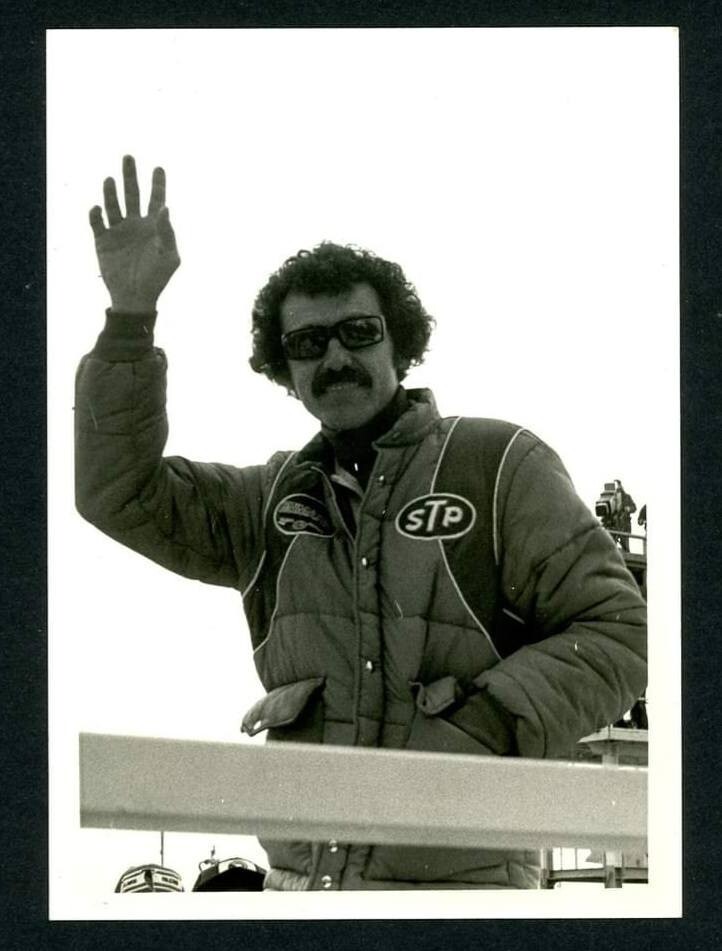 VINTAGE PRESS PHOTO / RACE CAR DRIVER / RICHARD PETTY