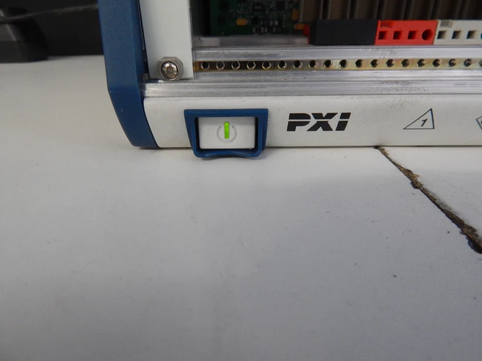 NATIONAL INSTRUMENTS NI PXI-1042 8 Steckplatz Chassis (AWQ71) - Bild 2 von 4