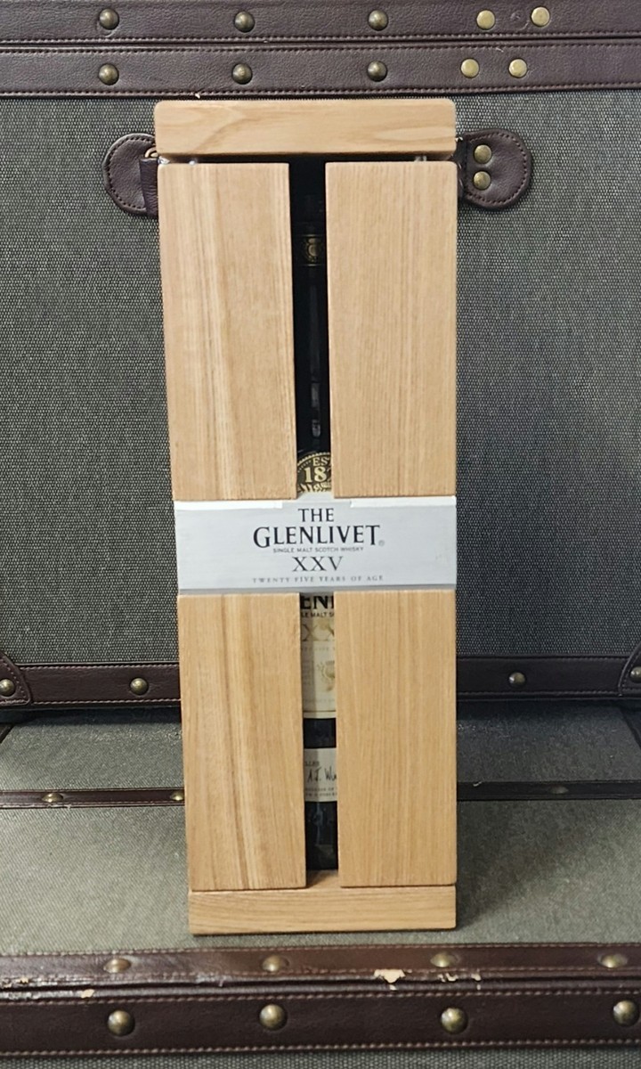 GLENLIVET SINGLE MALT SCOTCH WHISKY XXV 25 YEARS WOODEN BOX WITH