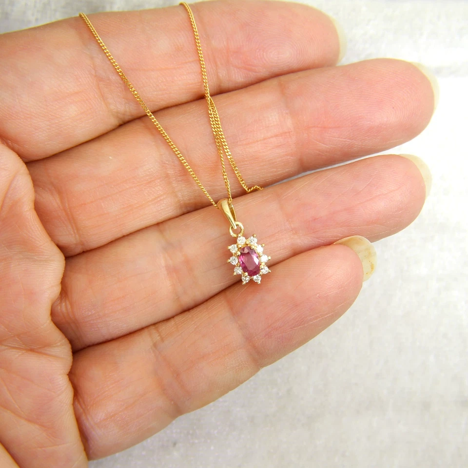 Colgante de diamantes de 0,15 quilates con rubí de oro de 9 quilates cadena de 18" Foto 4 de 4