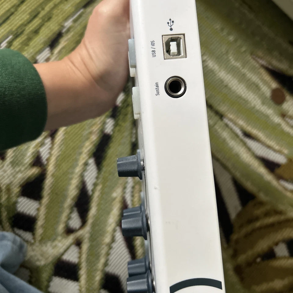 Arturia MiniLab MK2 USB Midi Keyboard Controller, 25 Tasten, 8 Pads, Weiß - Bild 2 von 2