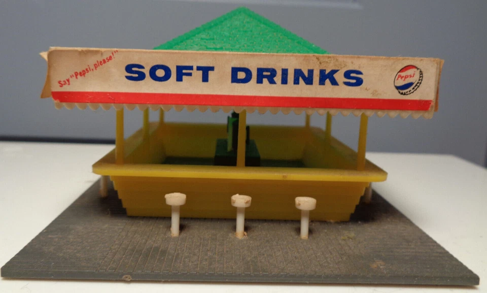 VINTAGE HO SCALE REFRESHMENT STAND FULLY ASSEMBLED - Image 3 of 4