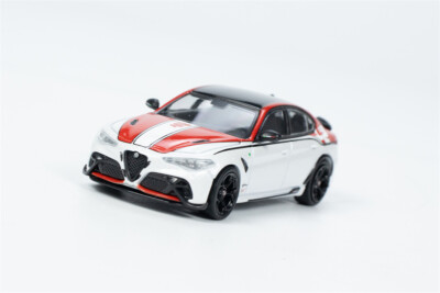 Tarmac Works 1:64 Alfa Romeo Giulia GTA Red White Diecast Model