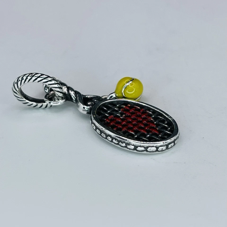 Brighton Love 网球拍小饰品带黄色球退役红色心形细节 — 第 4/4 张图片