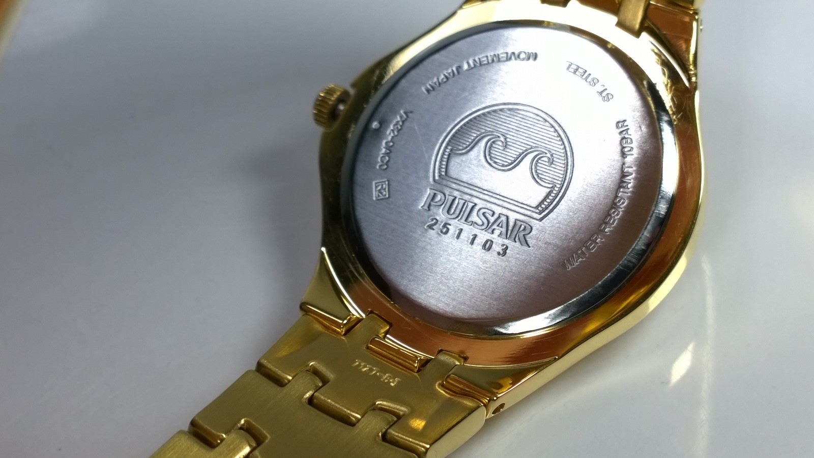 Classic Rare Gents Pulsar by Seiko VX32 movement Roman Numeral Markers Boxed image 10