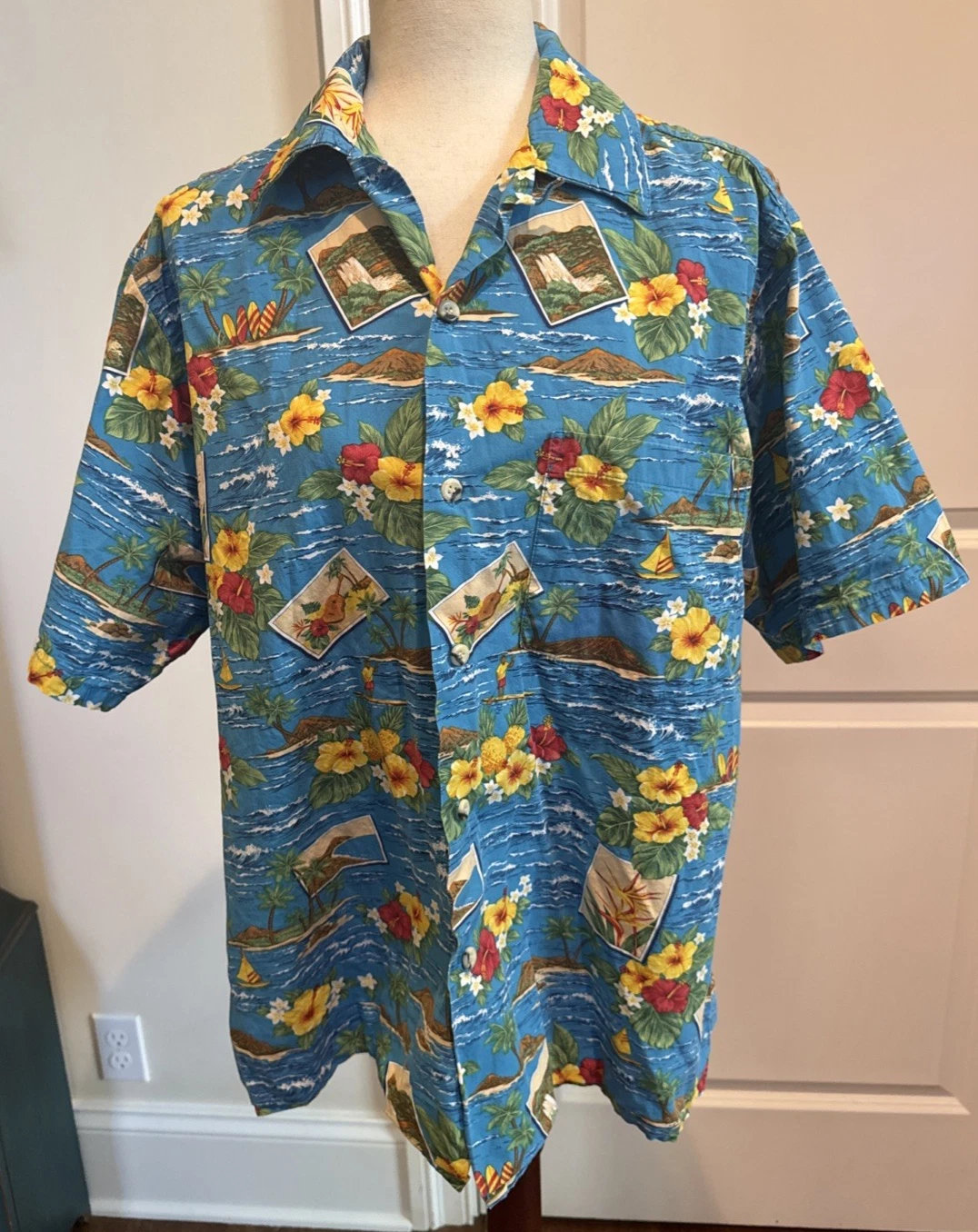 Go Barefoot Mens Large Hawaiian Button Up Short Sleeve Top Blue Ocean Floral