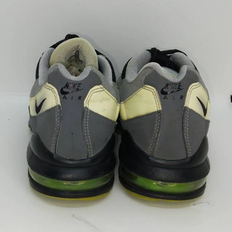 Nike Air Max Boy's Pre-owned Black and Silver Running Sneakers - sz. 6 1/2Y - Image 4 of 4