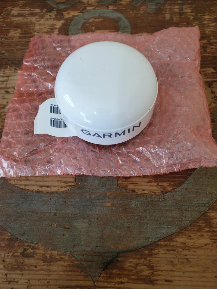 Garmin GPS 24xd NMEA 2000 GPS Antenna 3 Mounting Bases w/ Heading Sensor GPS24XD - Image 2 of 4