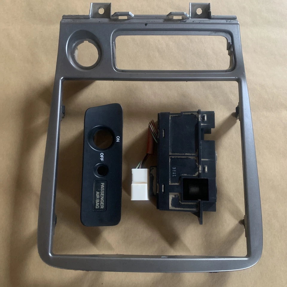 MAZDA MIATA 1999-2005 RADIO BISEL BORDE ENVOLVENTE PLATEADO 99-05 con inserto AB Foto 2 de 4