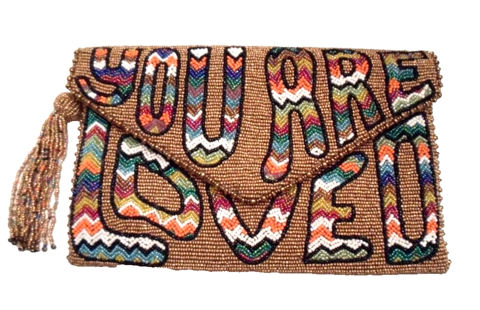 Bolso sin asas Mary Frances YOU ARE LOVE sobre con cuentas se convierte en borla bandolera Foto 3 de 4