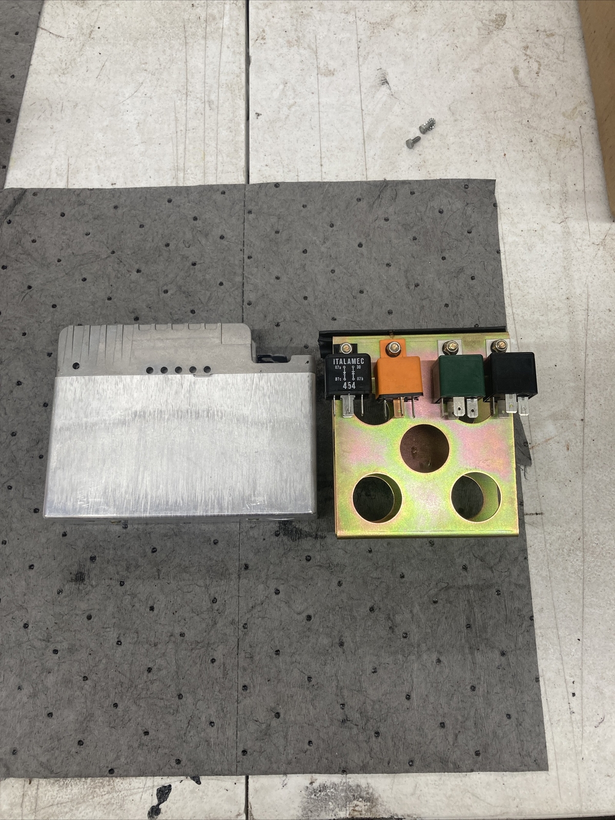 Ferrari 348 ABS Module With Bracket And Relays