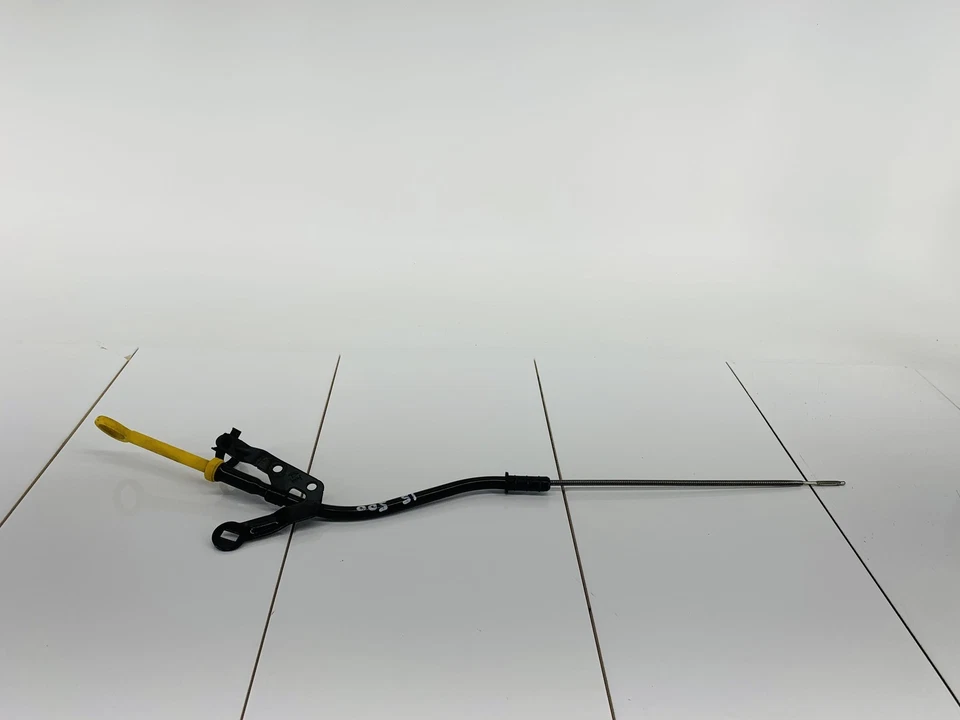 12-17 FIAT 500 1.4L L4 MOTOR MOTOR NIVEL ACEITE COMPROBAR TUBO VARILLA CON VARILLA OEM Foto 2 de 4