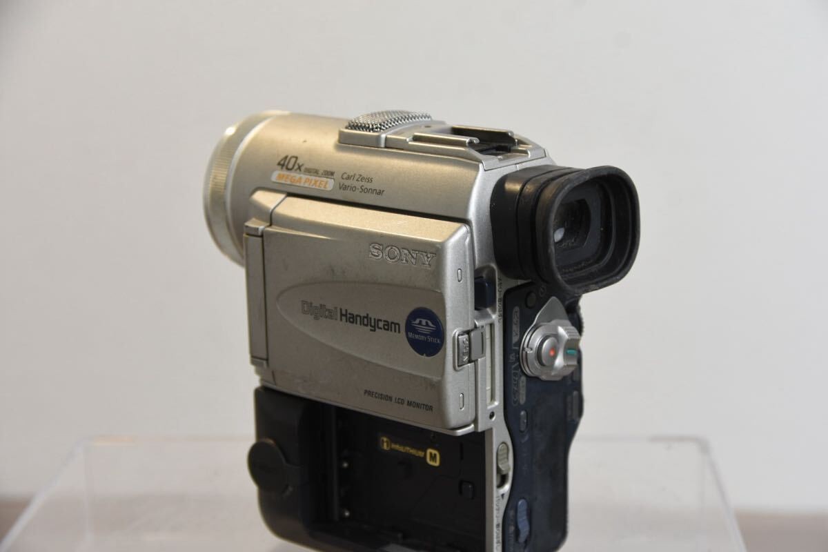 SONY DCR-PC100 Digital Handycam Camcorder miniDV Video Camera