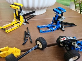 LEGO TECHNIC: Dueling Dragsters (8238) Incomplete