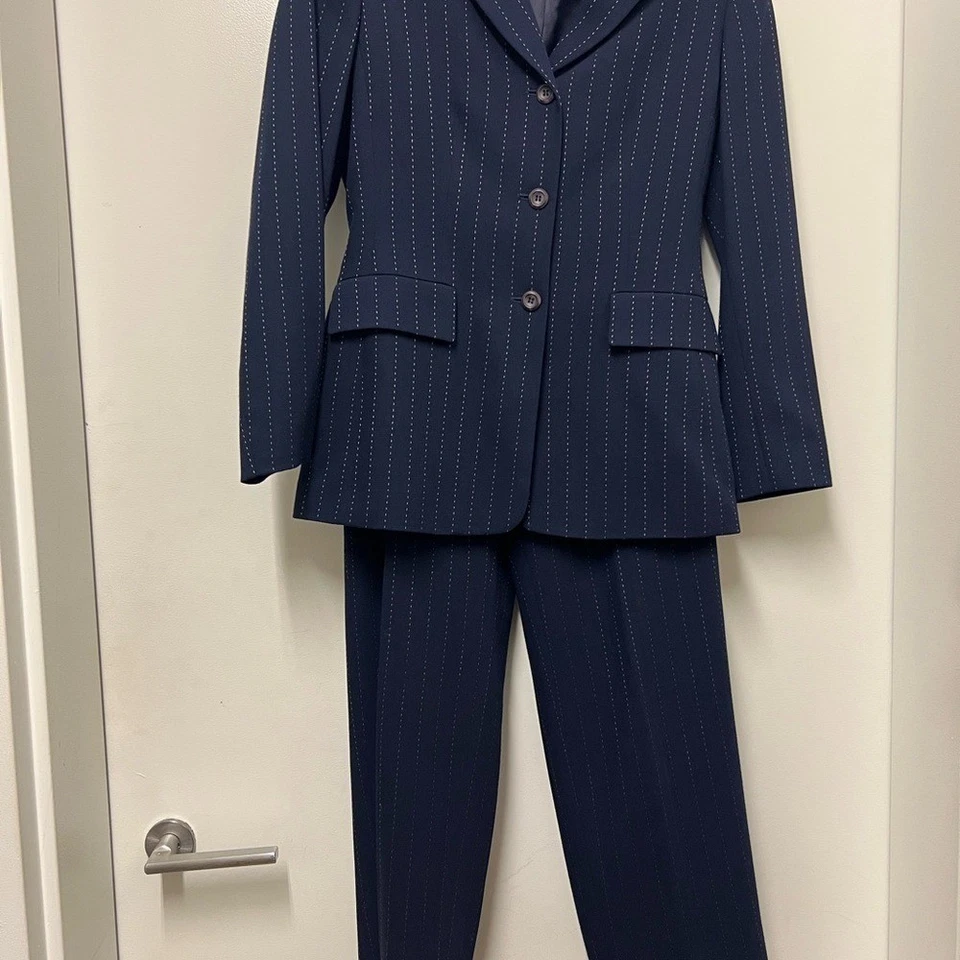 Traje Kasper Petite azul marino con rayas Foto 3 de 4