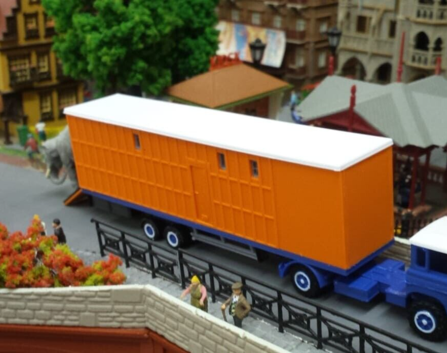 Semi-remorque Cirque Jean Richard – Transport Matériel – Échelle 1/87 HO