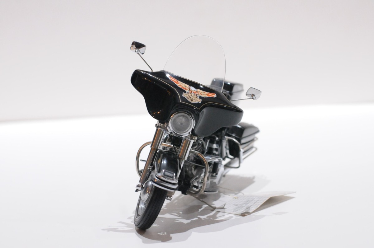FRANKLIN MINT 1976 HARLEY-DAVIDSON ELECTRA GLIDE SCALE 1:10