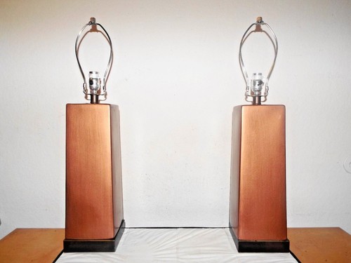 LAMPS A PAIR OF 29"H HOTEL STYLE FANCY HIGH-END CERAMIC ON METAL TABLE LAMPS - Picture 11 of 12