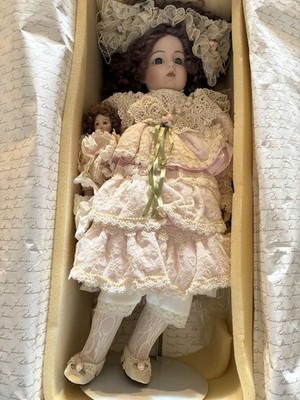 World Gallery of Dolls by Patricia Loveless Porcelain Doll ''Fontine'' Signed #884