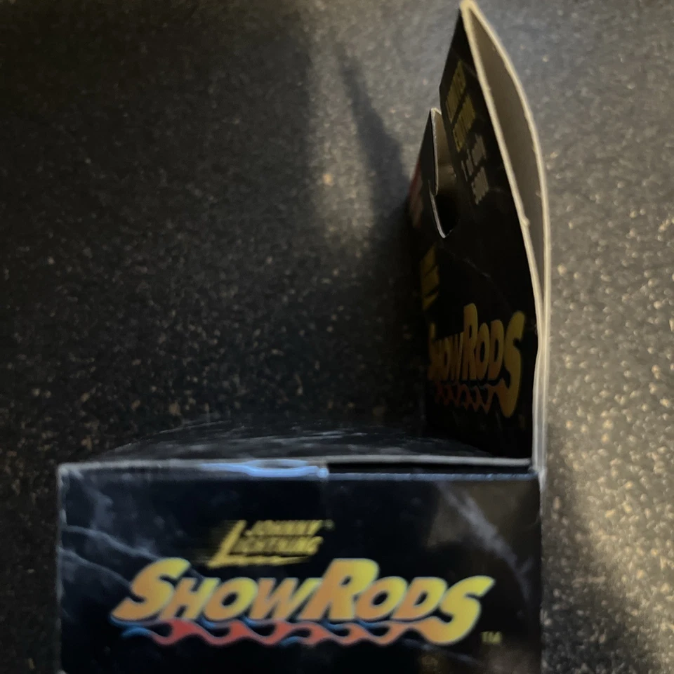 Johnny Lightning British Invasion First Shot 1968 Triumph TR3A & 41 Phaeyton  - Image 3 of 4