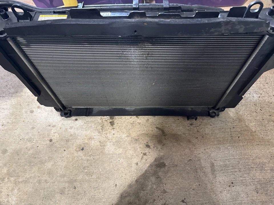 Радиатор 2014–2016 Corolla 1,8 л с кожухом вентилятора и резервуаром от оригинального производителя Denso. Конденсаты кондиционера - Изображение 2 из 4