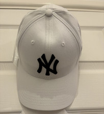 Image of New Era 9FORTY New York Yankees White Adjustable Cotton Twill Baseball Cap