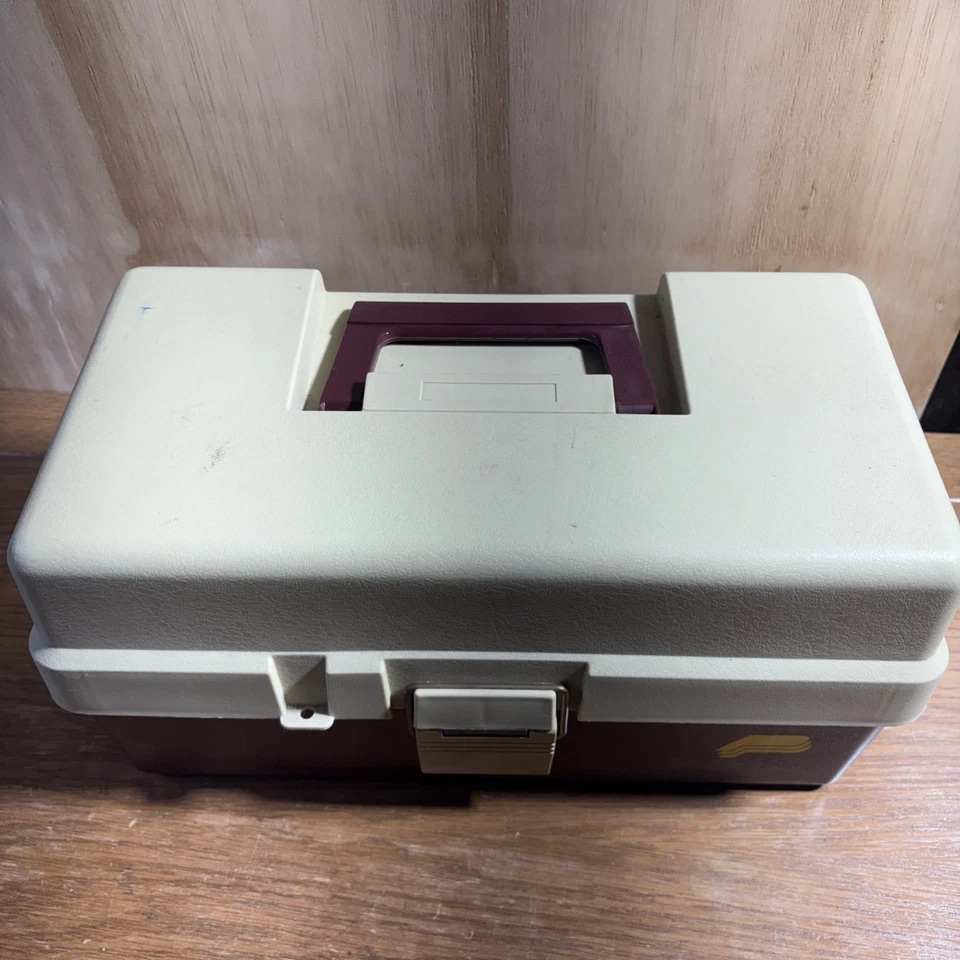 Caja de aparejos de pesca de tres bandejas Plano 3300 bronceada y púrpura muy bonita Foto 2 de 4