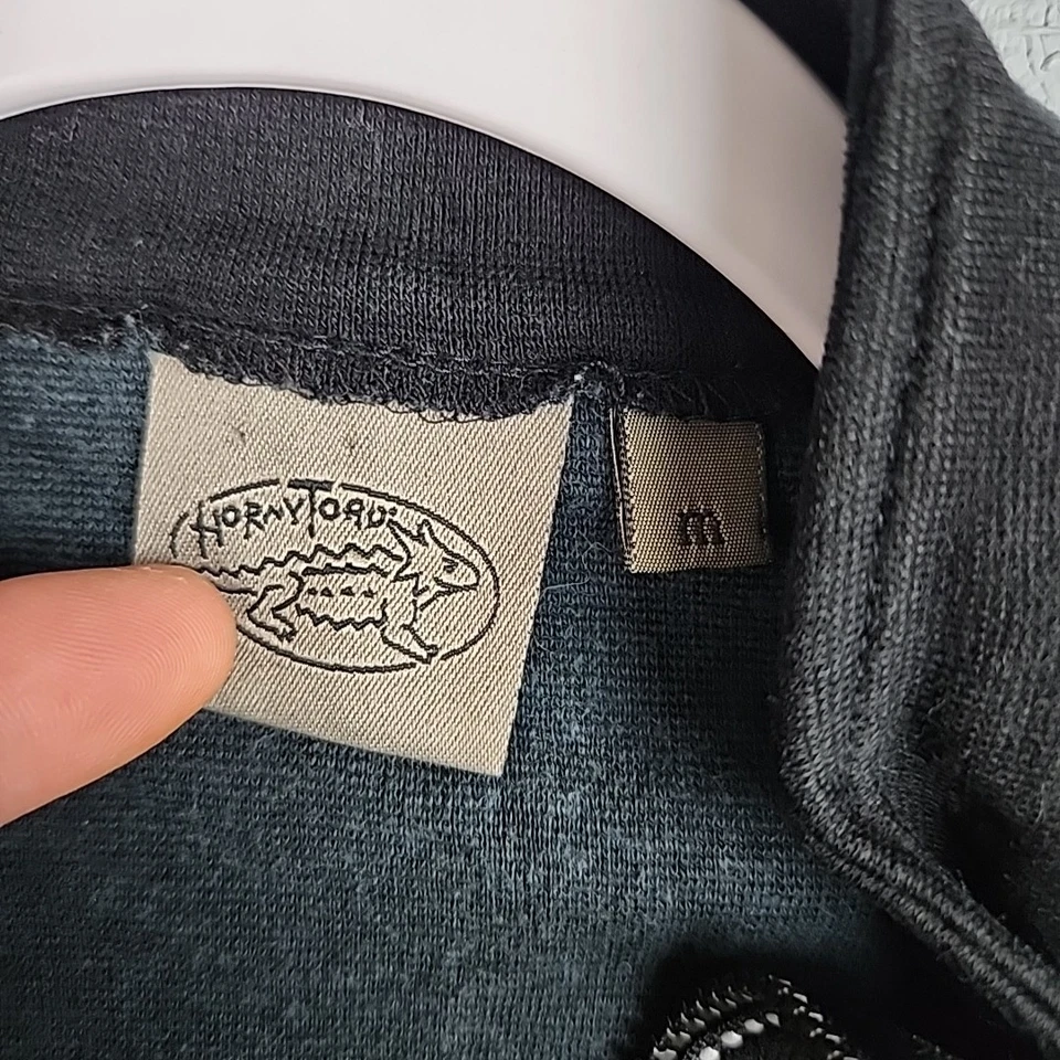 Horny 蟾蜍套衫女式中号黑色轻便高性能拉链健身房毛衣  — 第 2/4 张图片