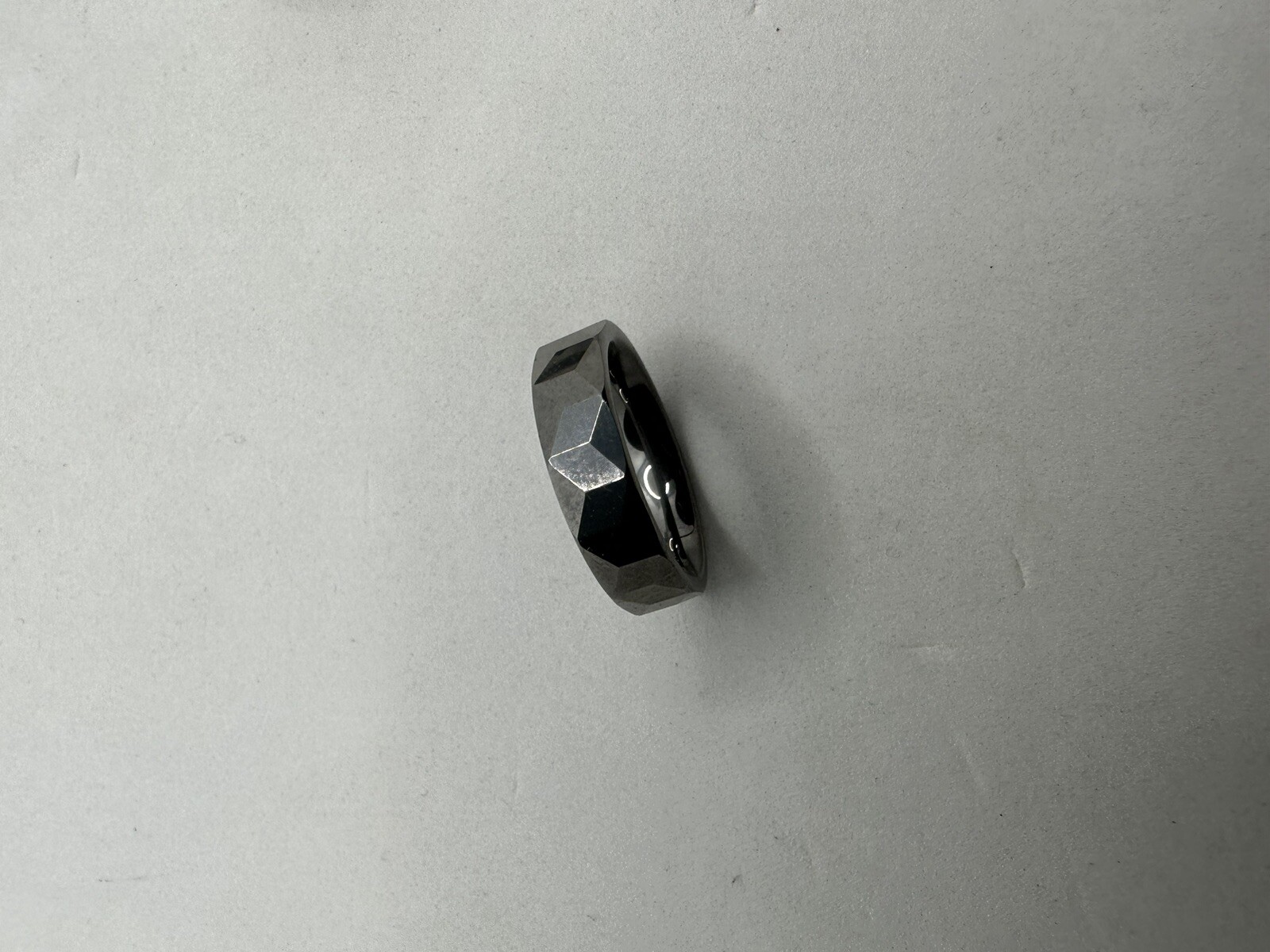 Silver toned ring with geometric diamond shapes - image 4