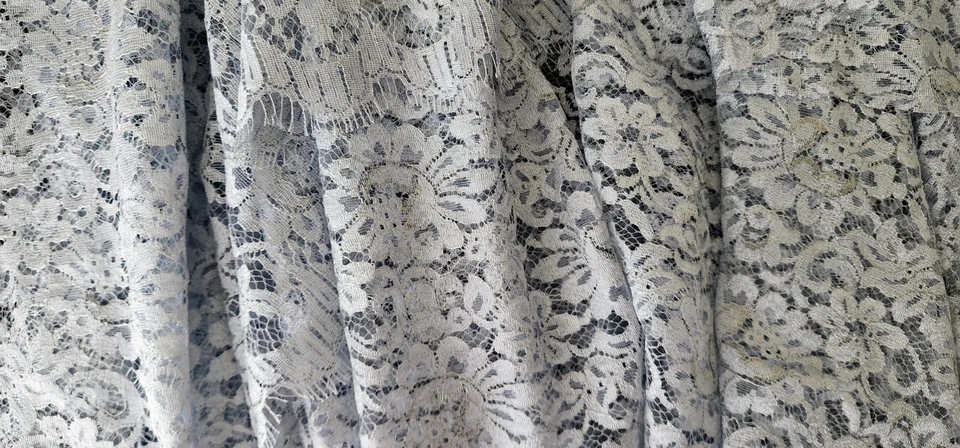 Светло-голубая кружевная ткань Couture с цветочным рисунком — 3 ярда x 45–46 дюймов ширина — роскошь и свадьба - Изображение 4 из 4