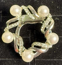 Silver Plated Simulated Pearl Ring Scarf Clip